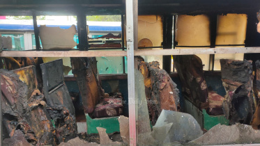 বাসে আগুন.jpg