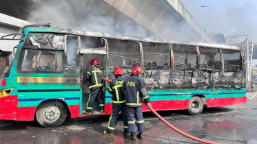 গুলিস্তানে বাসে আগুন