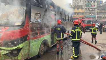 বাসে আগুন.jpg