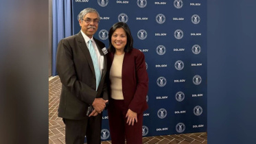 যুক্তরাষ্ট্রে নিযুক্ত বাংলাদেশের রাষ্ট্রদূত মোহাম্মদ ইমরান ওয়াশিংটন ডিসিতে দেশটির ভারপ্রাপ্ত শ্রমমন্ত্রী জুলি সুর সঙ্গে বৈঠক করেছেন।