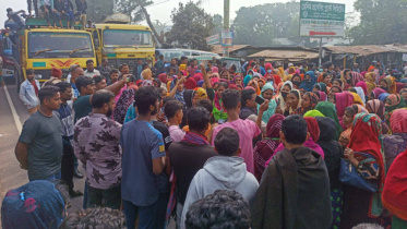 ‘কর্তৃপক্ষের আশ্বাসে’ ঢাকা-চট্টগ্রাম মহাসড়কে পোশাকশ্রমিকদের বিক্ষোভ প্রত্যাহার