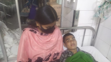 রাজধানীর ন্যাশনাল ইনস্টিটিউট অব নিউরো সায়েন্সেস অ্যান্ড হাসপাতালে বোনের সঙ্গে লিওন