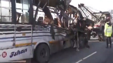 আসামে বাস-ট্রাক সংঘর্ষে নিহত ১৪। ছবি: স্টেটসম্যান 