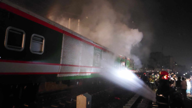 বেনাপোল এক্সপ্রেস ট্রেনে আগুন