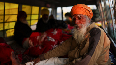'দিল্লি চলো' বিক্ষোভে যোগ দিতে এসেছেন হাজারো কৃষক। ছবি: রয়টার্স