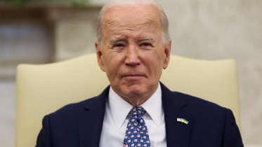 biden_in_whitehouse.jpg