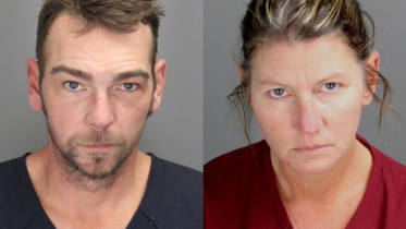 অভিযুক্ত পিতা-মাতা জেমস ও জেনিফার ক্রাম্বলি। ছবি: ওকল্যান্ড কাউন্টি জেলের সৌজন্যে