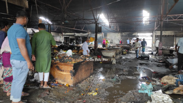 গাউছিয়া কাঁচাবাজারে আগুন36.jpg