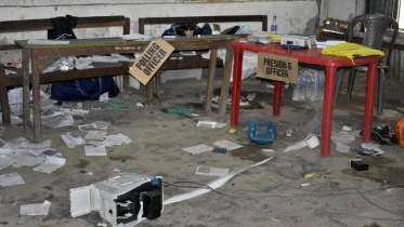 মণিপুর রাজ্যের রাজধানী ইম্ফালের খুরাই ভোটকেন্দ্রে সহিংসতার জন্য ভোট বাতিল হয়েছে। ছবি: রয়টার্স