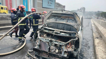 আগুন প্রাইভেটকারে