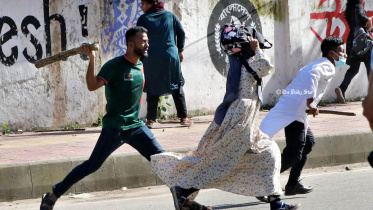 এক নারী শিক্ষার্থীকে মারতে উদ্যোত ছাত্রলীগ কর্মী