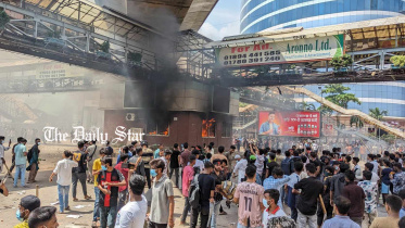 মিরপুর-১০ পুলিশ বক্সে আগুন