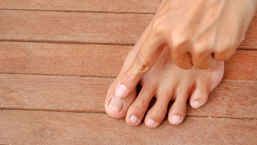 নখের কোনা দেবে যাওয়া