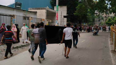 ঢাকার পুলিশ সুপারের বাসভবন ও মিনিস্টারস অ্যাপার্টমেন্টে হামলা, আসবাব লুট