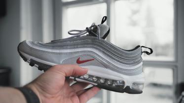 স্নিকার্সের যত্ন