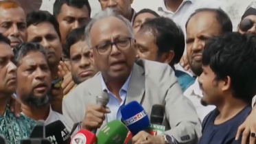 দেশে ফিরেছেন মাহমুদুর রহমান, বললেন ‘আমাকে আমার মতো লড়াই করতে দিন’