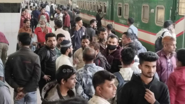 train_delayed_due_to_protest_of_titumir_college_students.jpg