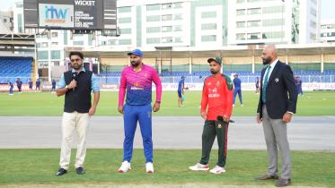 toss uae vs ban