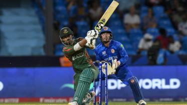 Bangladesh's Liton Das (L) hits four as Afghanistan's Mohammad Ishaq (R) looks on during the ICC men's Twenty20 World Cup 2024 Super Eight cricket match between Afghanistan and Bangladesh.jpg