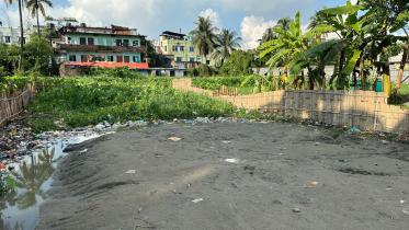 পুকুর ভরাট.jpg