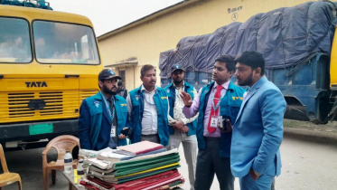 কুড়িগ্রামের সরকারি খাদ্যগুদামে দুদকের অভিযান। ছবি: সংগৃহীত