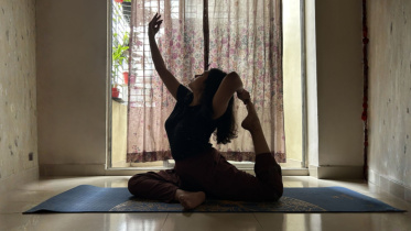 সহজ যোগব্যায়ামে যেভাবে দূর করতে পারবেন পিঠের ব্যথা