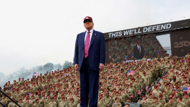 ফোর্ট ব্র্যাগে মার্কিন সেনাদের উদ্দেশে বক্তব্য রাখছেন প্রেসিডেন্ট ট্রাম্প। ছবি: রয়টার্স