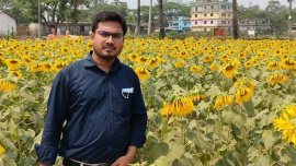নোয়াখালীতে সড়ক দুর্ঘটনায় কৃষি কর্মকর্তা মো. আব্দুর রহমান সুমন নিহত। ছবি: স্টার