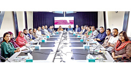 ওটিপি ও পাসওয়ার্ড শেয়ার করা এবং অসচেতনভাবে প্রতারকদের ফাঁদে পা দেওয়াকেই বড় সমস্যা বলছেন বিশেষজ্ঞরা