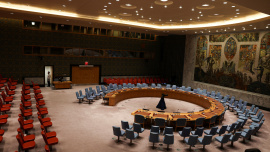 ভোটগ্রহণ বিলম্বিত হওয়ার ফলে ফাঁকা হয়ে পড়ে নিরাপত্তা কাউন্সিলের সম্মেলনকক্ষ। ছবি: রয়টার্স