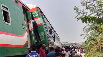 নীলসাগর এক্সপ্রেস লাইনচ্যুত