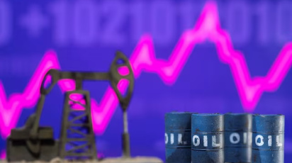 তেলের দাম বেড়েছে। ছবি: রয়টার্স