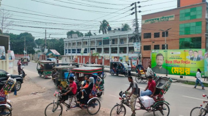 গোপালগঞ্জ সদরে আজ মানুষের তেমন উপস্থিতি দেখা যায়নি। ছবি: স্টার