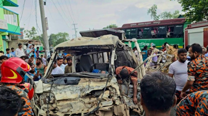 দুর্ঘটনাকবলিত পিকআপটি। ছবি: স্টার