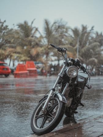 3_motorbike-rain.jpg