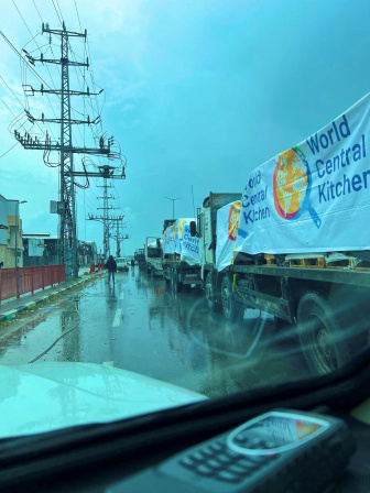 গাজায় ডব্লিউসিকের ত্রাণবাহী ট্রাক। ছবি: রয়টার্স