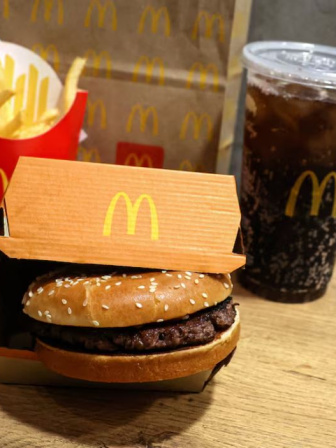ম্যাকডোনাল্ডস এর কোয়ার্টার পাউন্ডার বার্গার। ফাইল ছবি: রয়টার্স