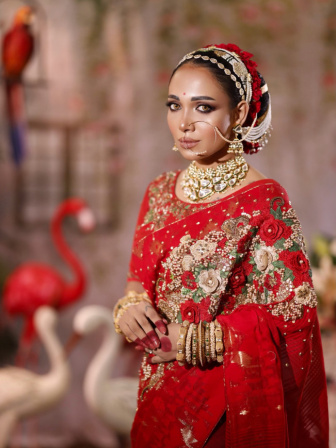 বিয়েতে লাল শাড়ি