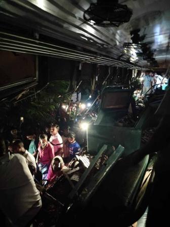 দুর্ঘটনাকবলিত ট্রেনের ভেতরের অংশ। ছবি: সংগৃহীত