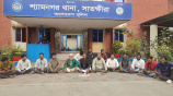 শ্যামনগর থানার সামনে সাংবাদিকদের অবস্থান