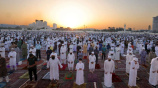 দুবাইয়ে ঈদগাহ-এ ঈদের নামাজ আদায় করছেন মুসুল্লিরা। ফাইল ছবি: এএফপি