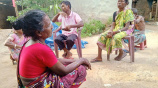মৃত আরতি মুন্ডার স্বজনরা। ছবি: স্টার