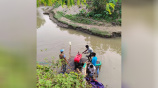 অবৈধভাবে বালু উত্তোলন করা হচ্ছে। ছবি: স্টার